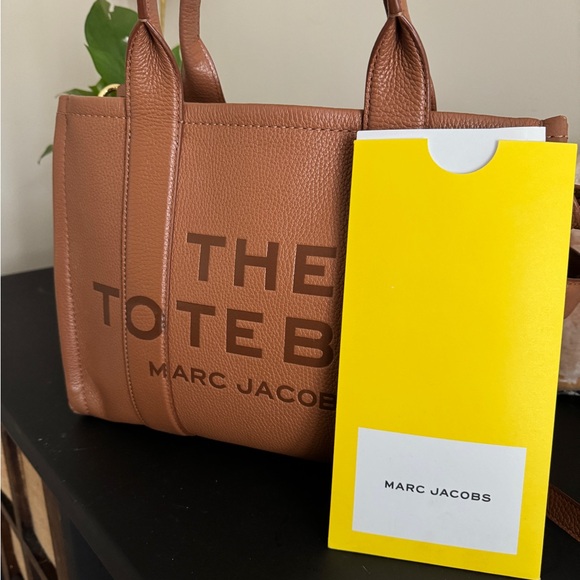 Marc Jacob’s THE MEDIUM TOTE, gently used - Picture 3 of 6